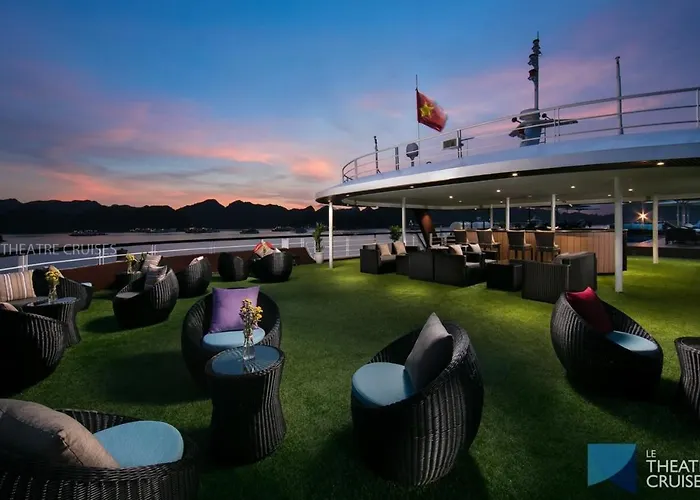Le Theatre Cruises - Wonder On Lan Ha Bay 