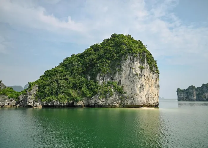 Le Theatre Cruises - Wonder On Lan Ha Bay 5*