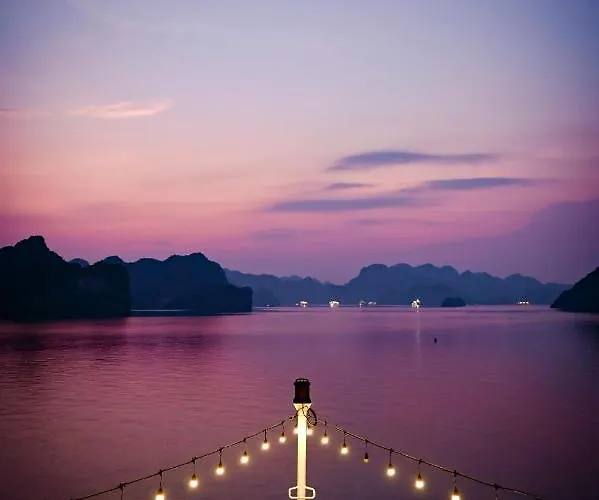 Le Theatre Cruises - Wonder On Lan Ha Bay