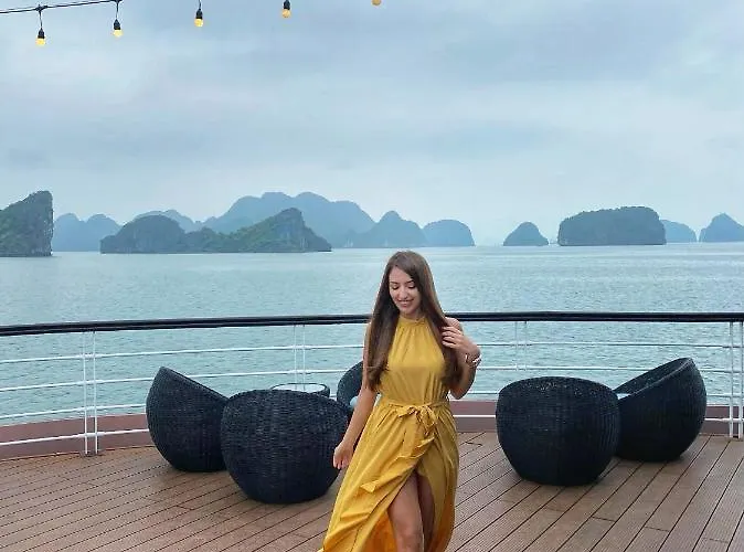 Le Theatre Cruises - Wonder On Lan Ha Bay  Hạ Long