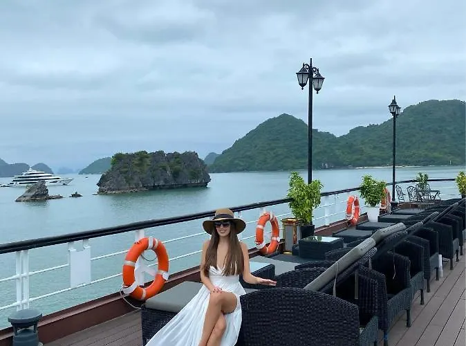 Le Theatre Cruises - Wonder On Lan Ha Bay  5*