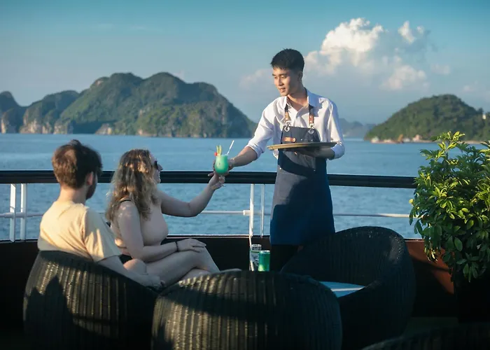 Le Theatre Cruises - Wonder On Lan Ha Bay Hạ Long
