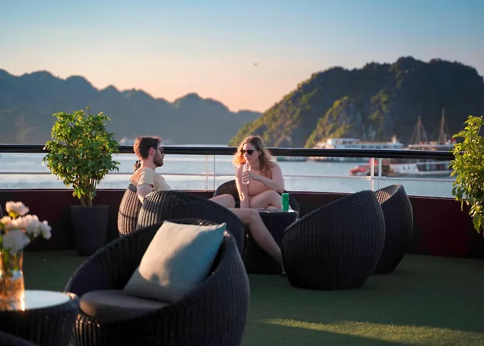  Le Theatre Cruises - Wonder On Lan Ha Bay