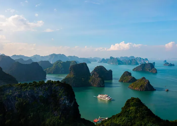 Le Theatre Cruises - Wonder On Lan Ha Bay  Hạ Long