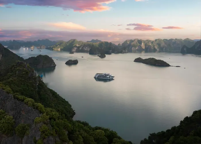 Le Theatre Cruises - Wonder On Lan Ha Bay 5*