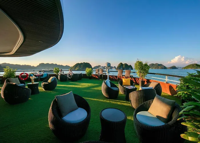  Le Theatre Cruises - Wonder On Lan Ha Bay