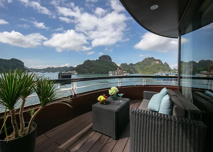 Le Theatre Cruises - Wonder On Lan Ha Bay 