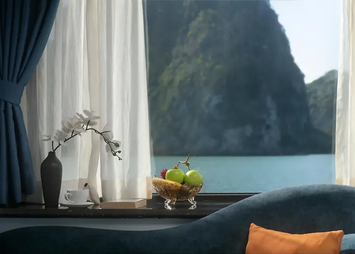 Le Theatre Cruises - Wonder On Lan Ha Bay