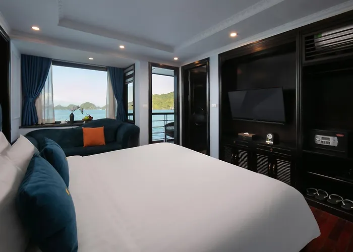 Le Theatre Cruises - Wonder On Lan Ha Bay Hạ Long