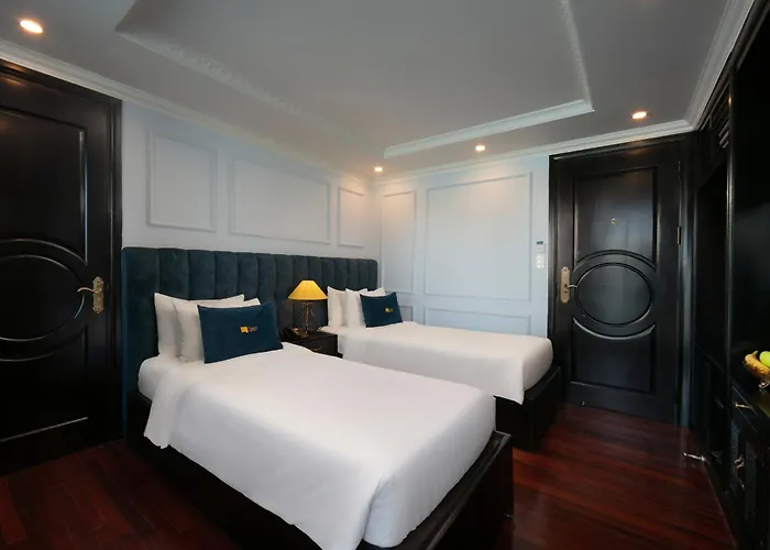 Le Theatre Cruises - Wonder On Lan Ha Bay Hạ Long