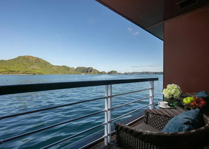  Le Theatre Cruises - Wonder On Lan Ha Bay 5*