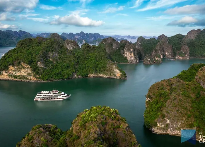 Le Theatre Cruises - Wonder On Lan Ha Bay 